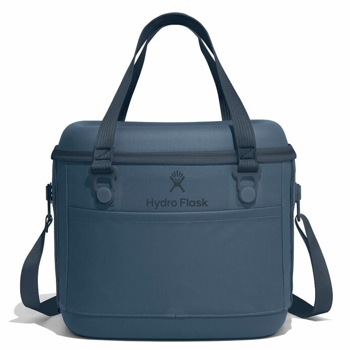 carryouttm-soft-cooler-15-l-k0 12pco384-carryout-cooler-15l-harbor-blue-straight_1.jpg