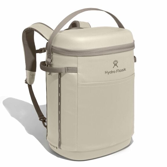 carryouttm-backpack-22-l-l9 18pco114-carryout-backpack-22l-oat-angled_1.jpg