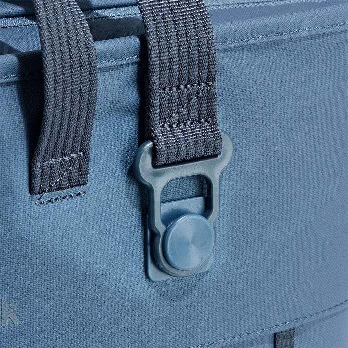 carryouttm-soft-cooler-tote-10-l-c6 250815_hydro_cooler_details_14838_6_3.jpg