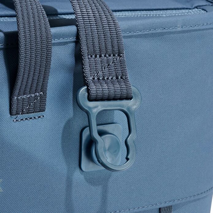 carryouttm-soft-cooler-tote-30-l-p6 250815_hydro_cooler_details_14839_6.jpg