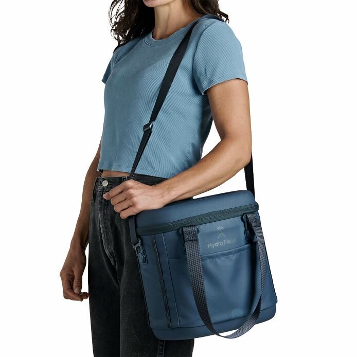carryouttm-soft-cooler-10-l-t0 250815_hydro_s26_hb_14560_1_4.jpg