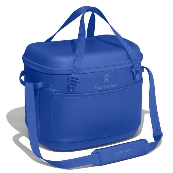 carryouttm-soft-cooler-30-l-p9 cpco382_carryout_cooler_30l_capri_blue_angled_1.jpg