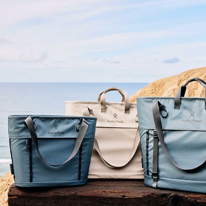 carryouttm-soft-cooler-tote-30-l-p6 hf_carryout_bouwer_d1_l1_torrey_pines_still_life_0055_1_2.jpg