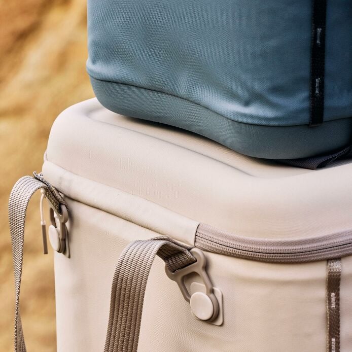 carryouttm-soft-cooler-15-l-k0 hf_carryout_bouwer_d1_l1_torrey_pines_still_life_0381_6.jpg