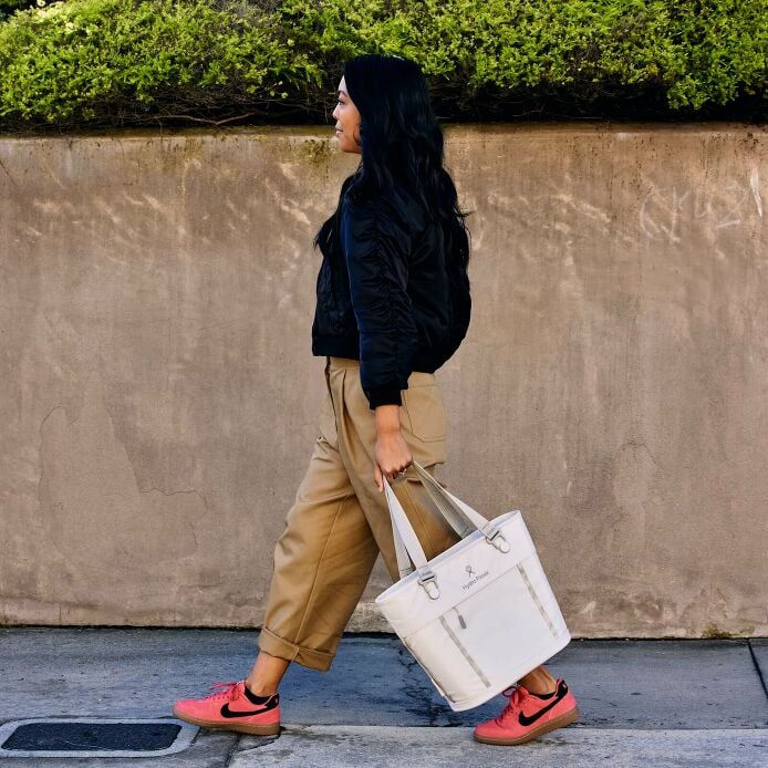 carryouttm-soft-cooler-tote-10-l-o8 hf_carryout_bouwer_d2_l1_stone_steps_0131_3.jpg