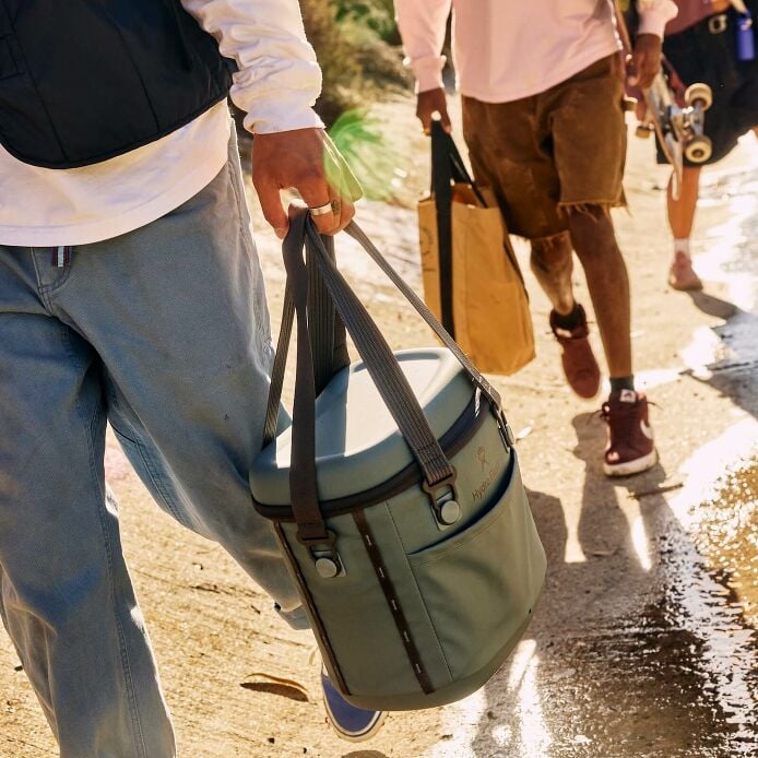 carryouttm-soft-cooler-10-l-t0 hf_carryout_bouwer_d2_l3_skate_ditch_3744_5.jpg