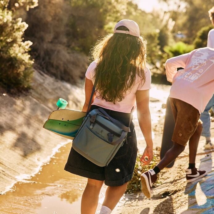 carryouttm-soft-cooler-10-l-t0 hf_carryout_bouwer_d2_l3_skate_ditch_5669_5.jpg