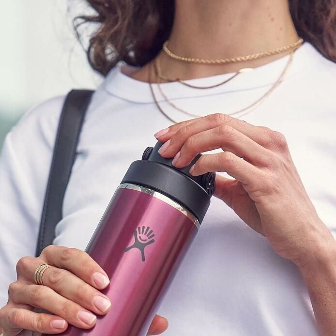 32-oz-lightweight-chug-cap-bottle-q4 hf_s26_lightweight_mcinnis_5123_1_8.jpg