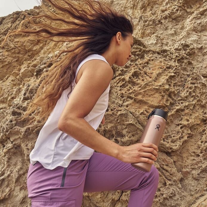 32-oz-lightweight-flex-straw-bottle-i3 hf_s26_lightweight_mcinnis_6946_1_3.jpg