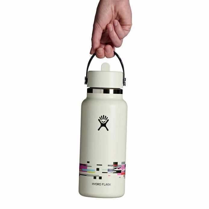 glitch-collection-32-oz-bottle-with-flex-straw-cap-x0 le26-w32-1006-32-oz-wide-flex-straw-cap-glitch-white-hb.jpg