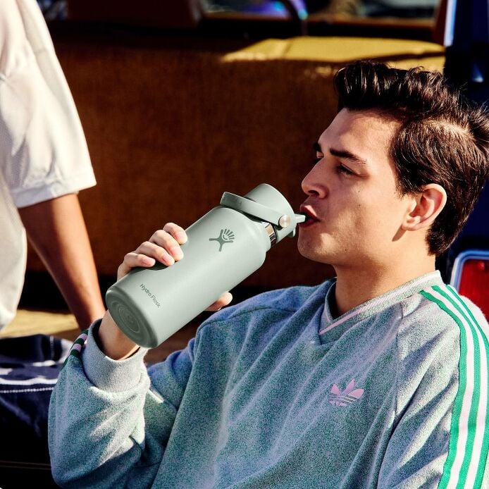 32-oz-wide-mouth-with-flex-straw-cap-k8 s25_tailgating_brouwer_exp-2028-06-01_04-6336_1__5.jpg